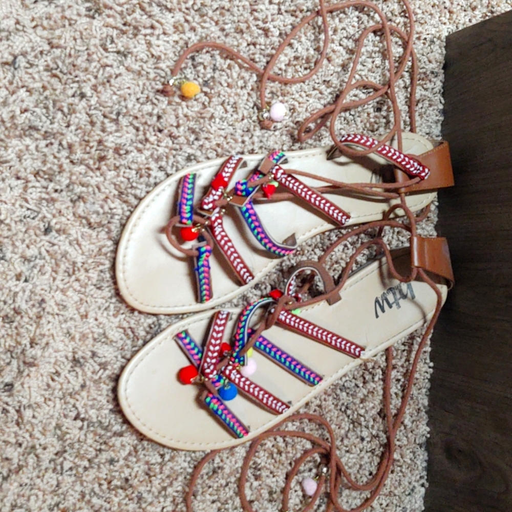 Sandals lace up